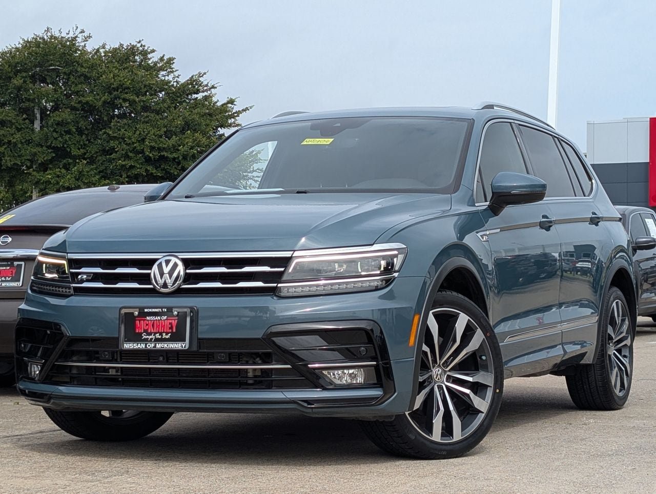 Used 2021 Volkswagen Tiguan SEL Premium R-Line w/ 3rd Row Seat Package AWD/4WD image 2