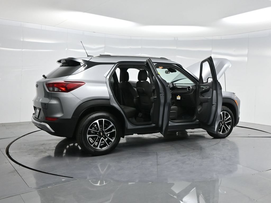 Used 2025 Chevrolet TrailBlazer LT w/ Convenience Package FWD image 4