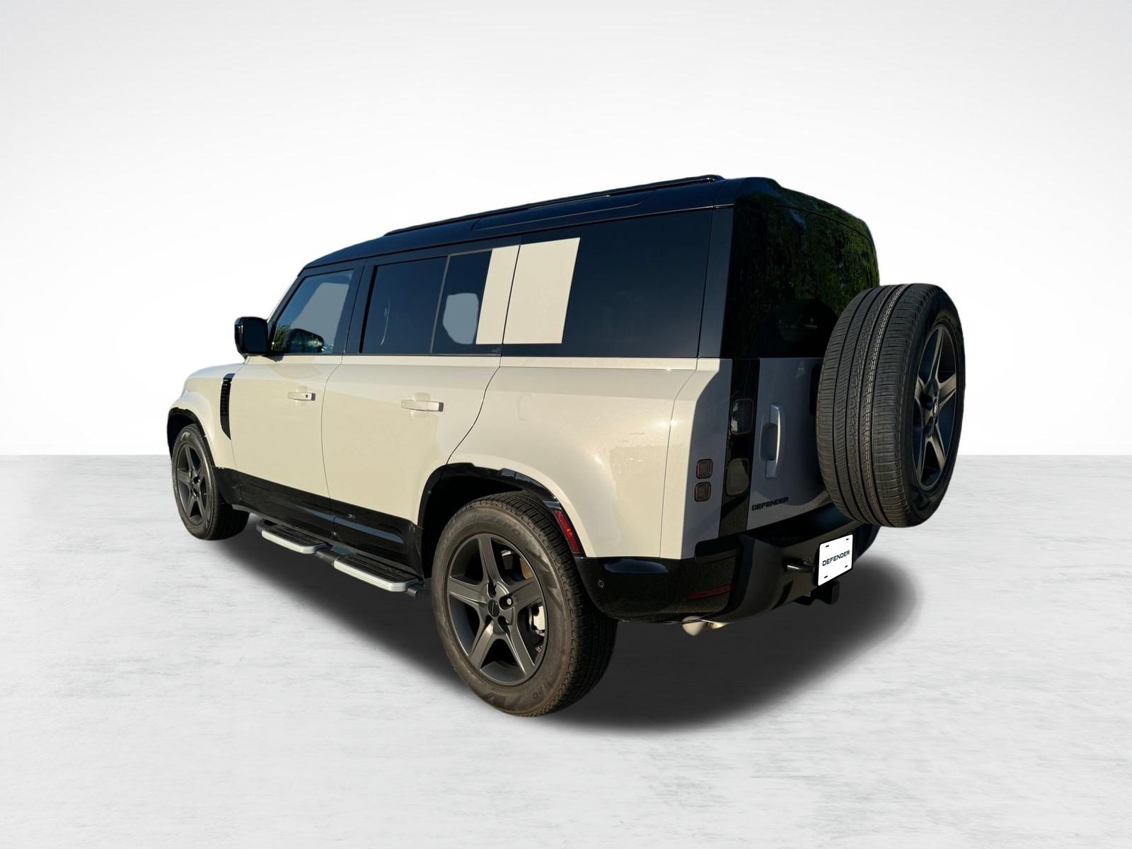 Used 2026 Land Rover Defender 110 X-Dynamic SE AWD/4WD image 3