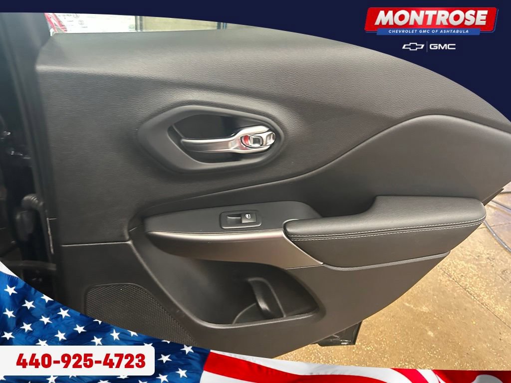 Used 2020 Jeep Cherokee Limited AWD/4WD image 28