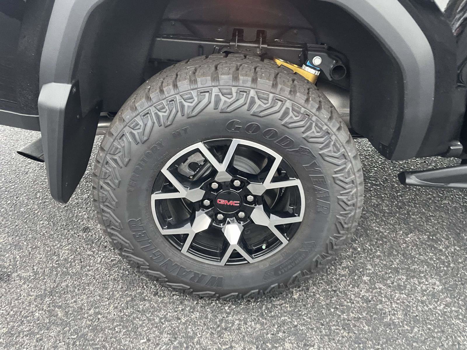 Used 2025 GMC Canyon AT4 w/ AT4X Package image 14