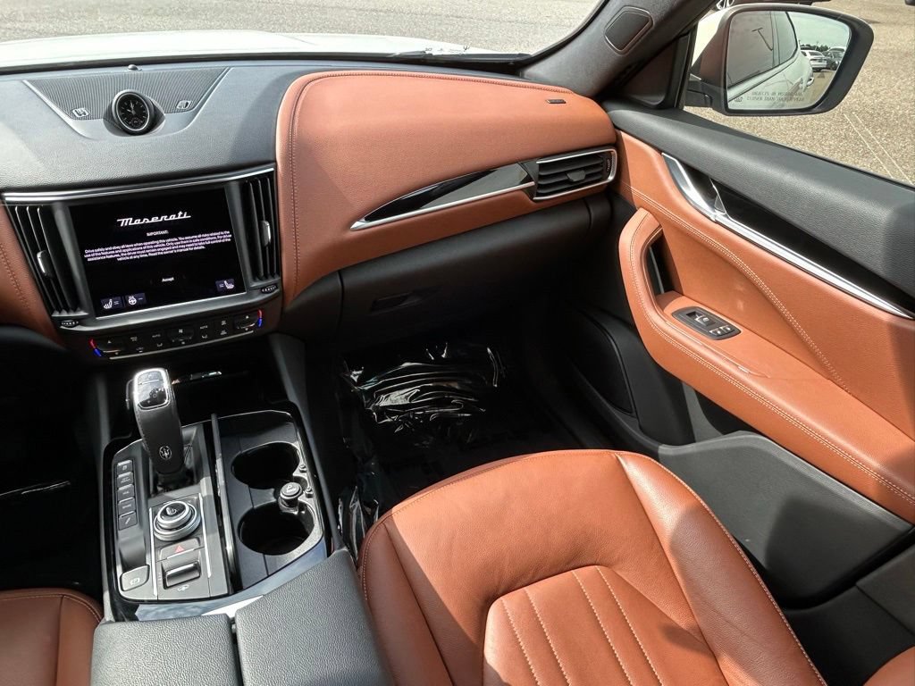Used 2023 Maserati Levante GT AWD/4WD image 11