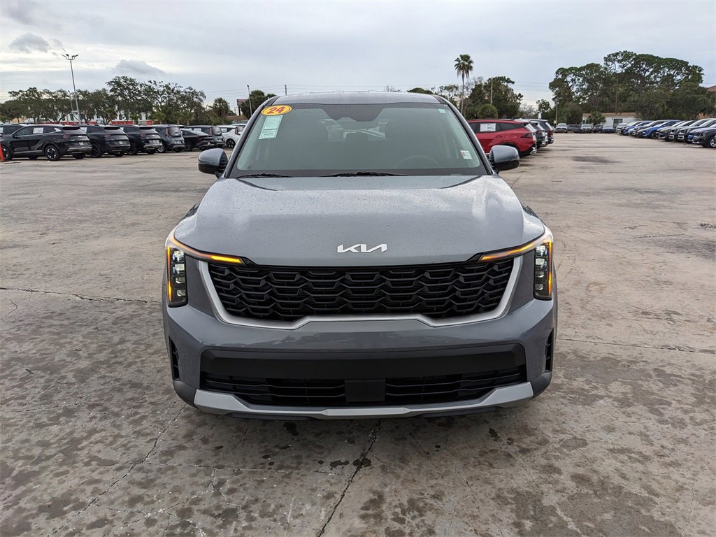 Certified 2024 Kia Sorento LX image 4