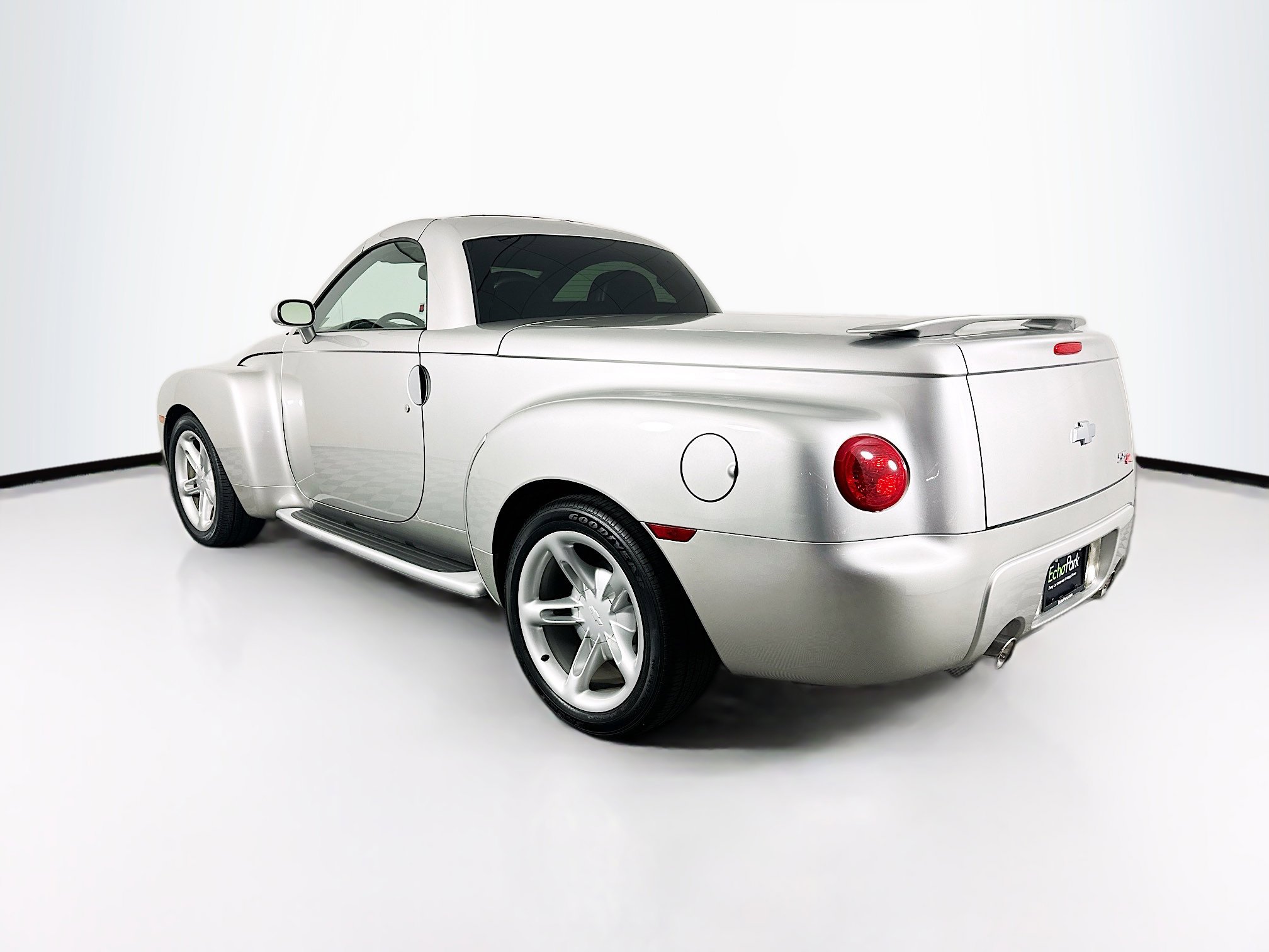 Used 2004 Chevrolet SSR w/ Preferred Equipment Group RWD image 5