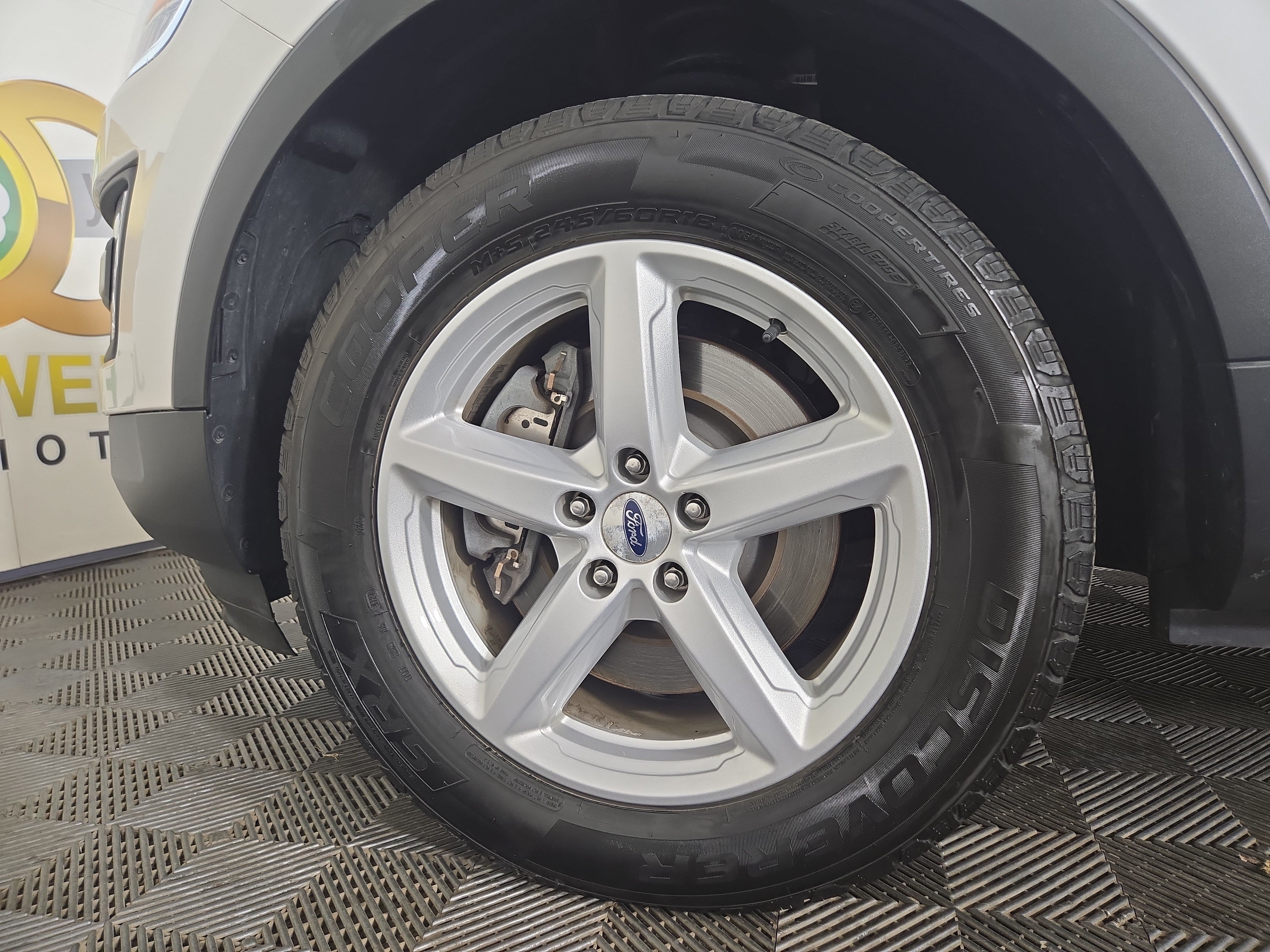 Used 2017 Ford Explorer XLT w/ Equipment Group 202A AWD/4WD image 36