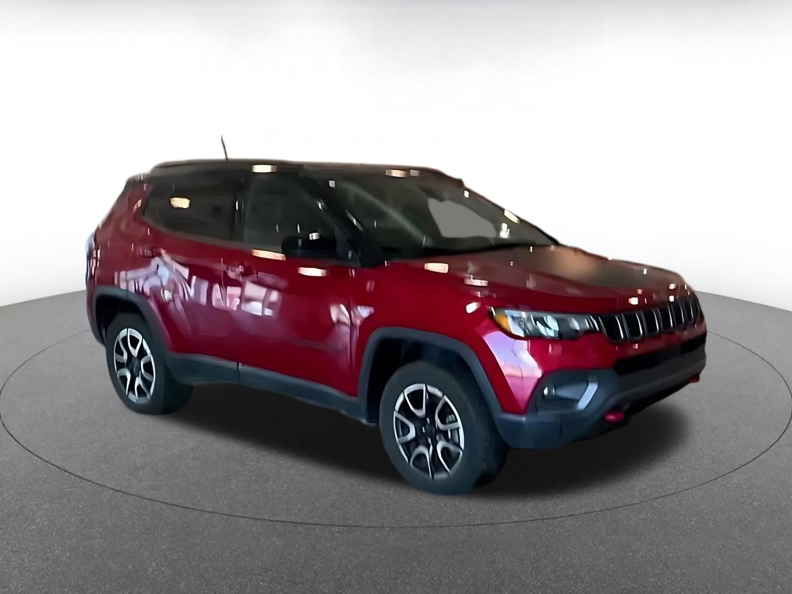 Used 2025 Jeep Compass Trailhawk AWD/4WD image 3