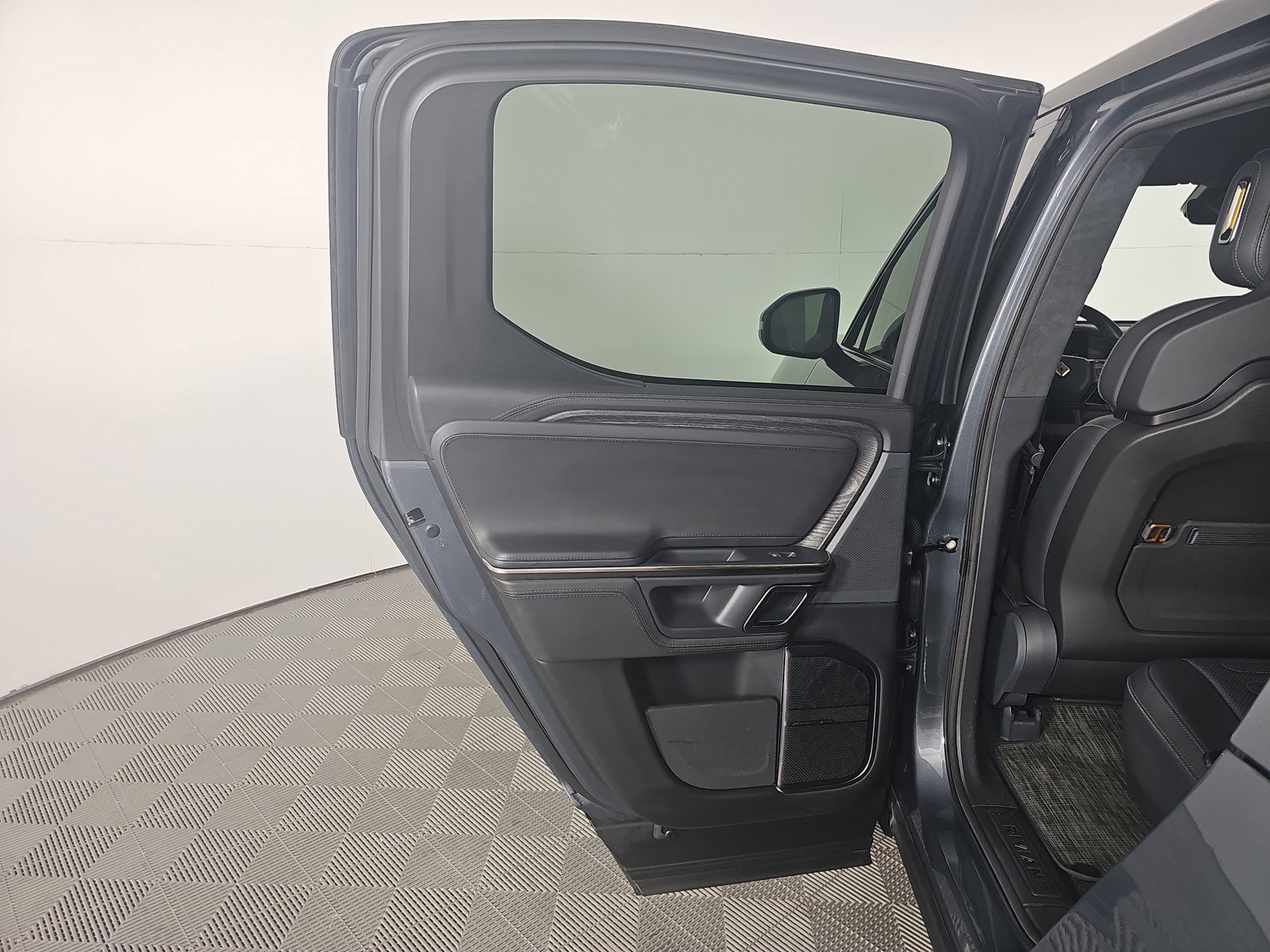 Used 2022 Rivian R1T Adventure AWD/4WD image 18