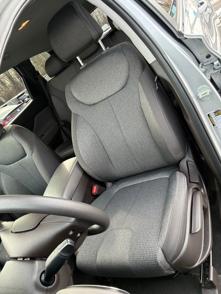 Used 2020 Hyundai Santa Fe SE image 17