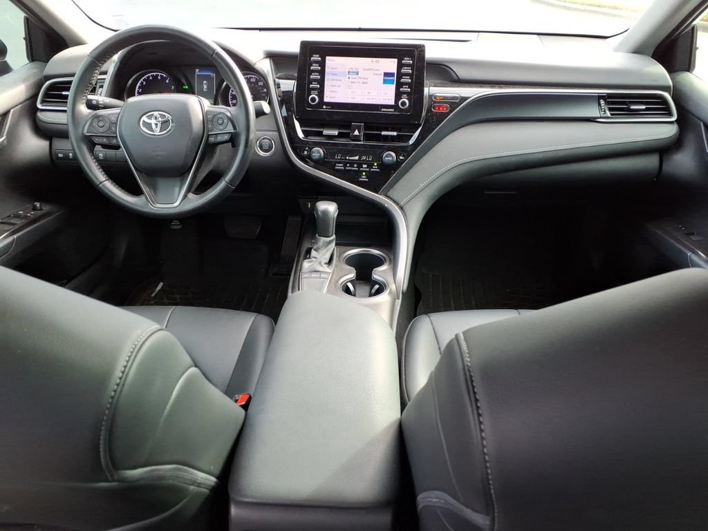 Used 2022 Toyota Camry SE w/ Convenience Package FWD image 11