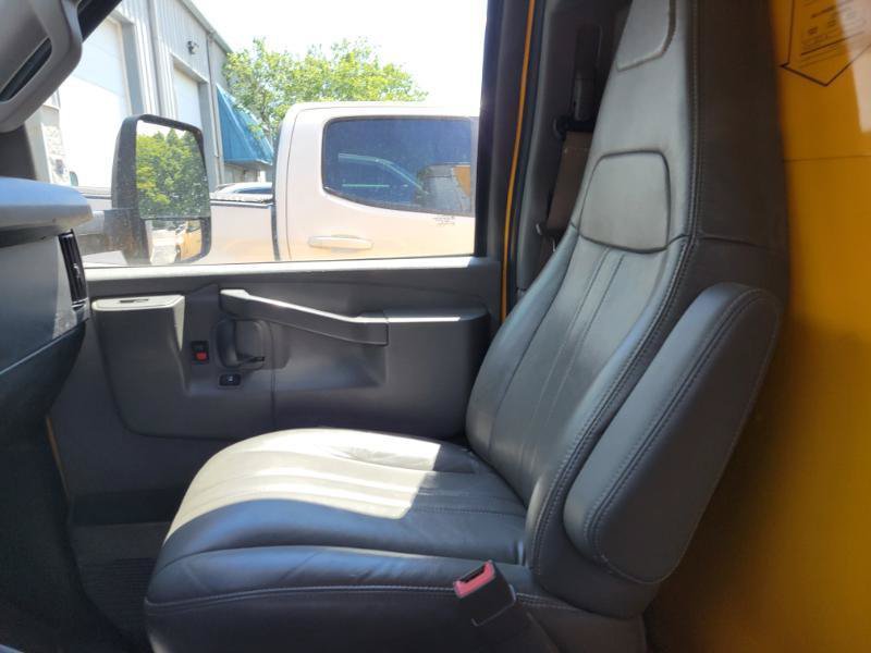 Used 2022 GMC Savana 3500 Extended w/ Power Convenience Package RWD image 14