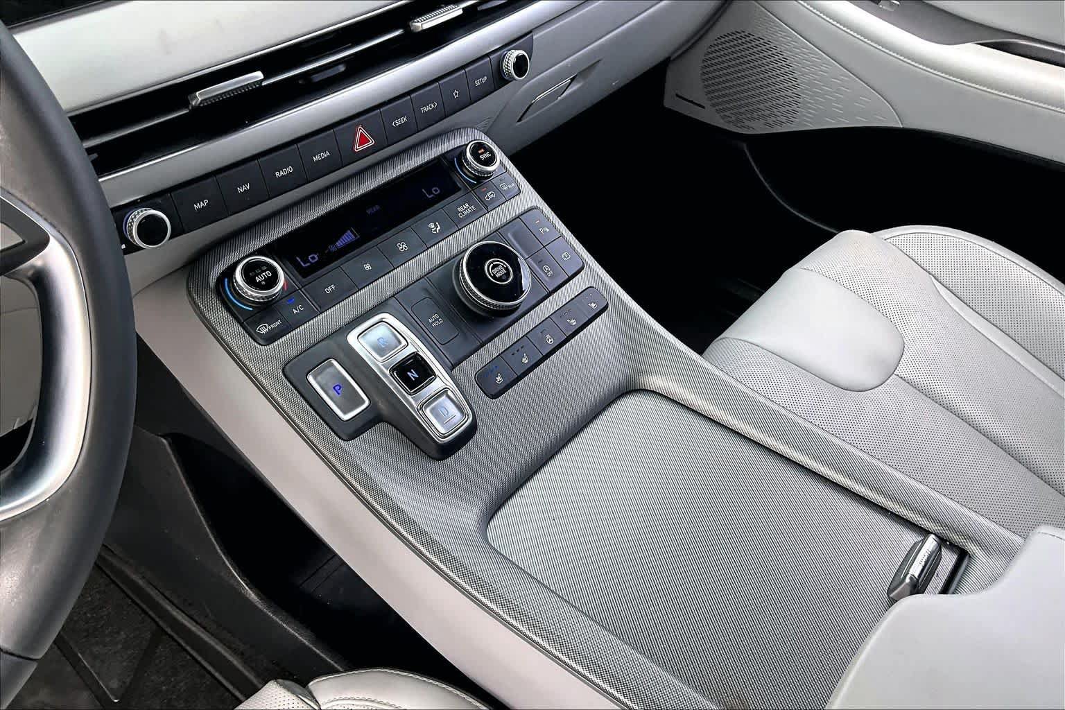 Used 2024 Hyundai Palisade SEL FWD image 16