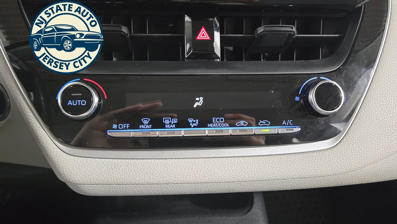 Used 2021 Toyota Corolla LE w/ LE Convenience Package FWD image 15