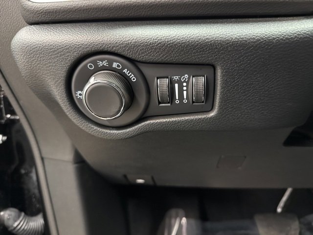 New 2026 Chrysler Voyager LX image 11