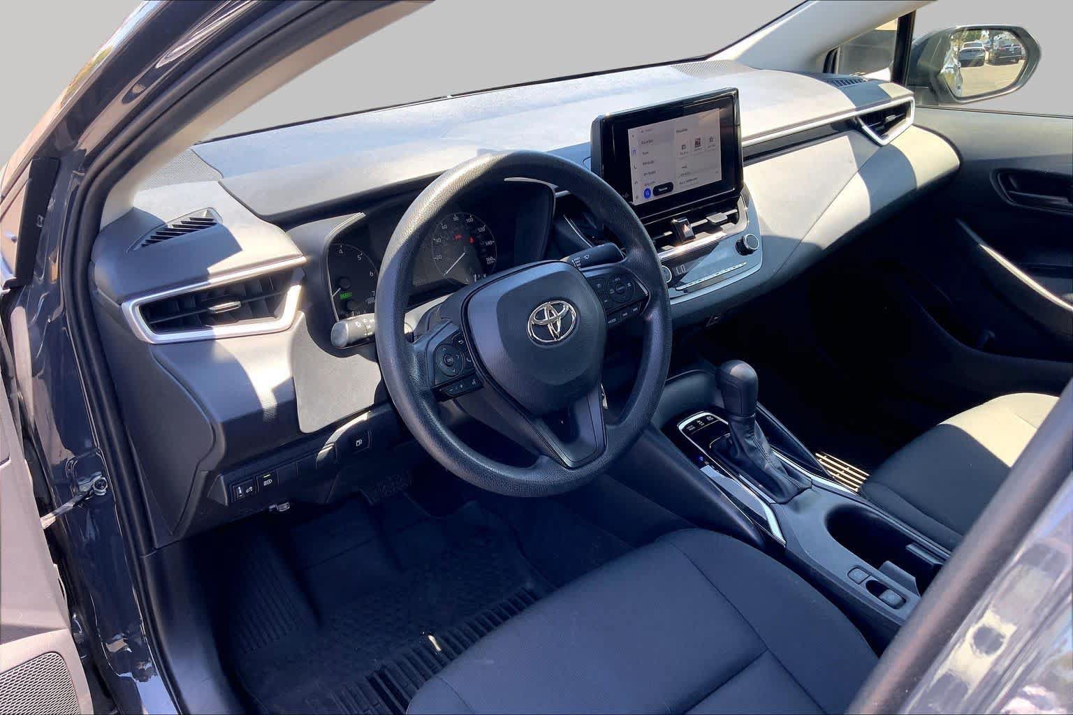 Used 2024 Toyota Corolla LE FWD image 17