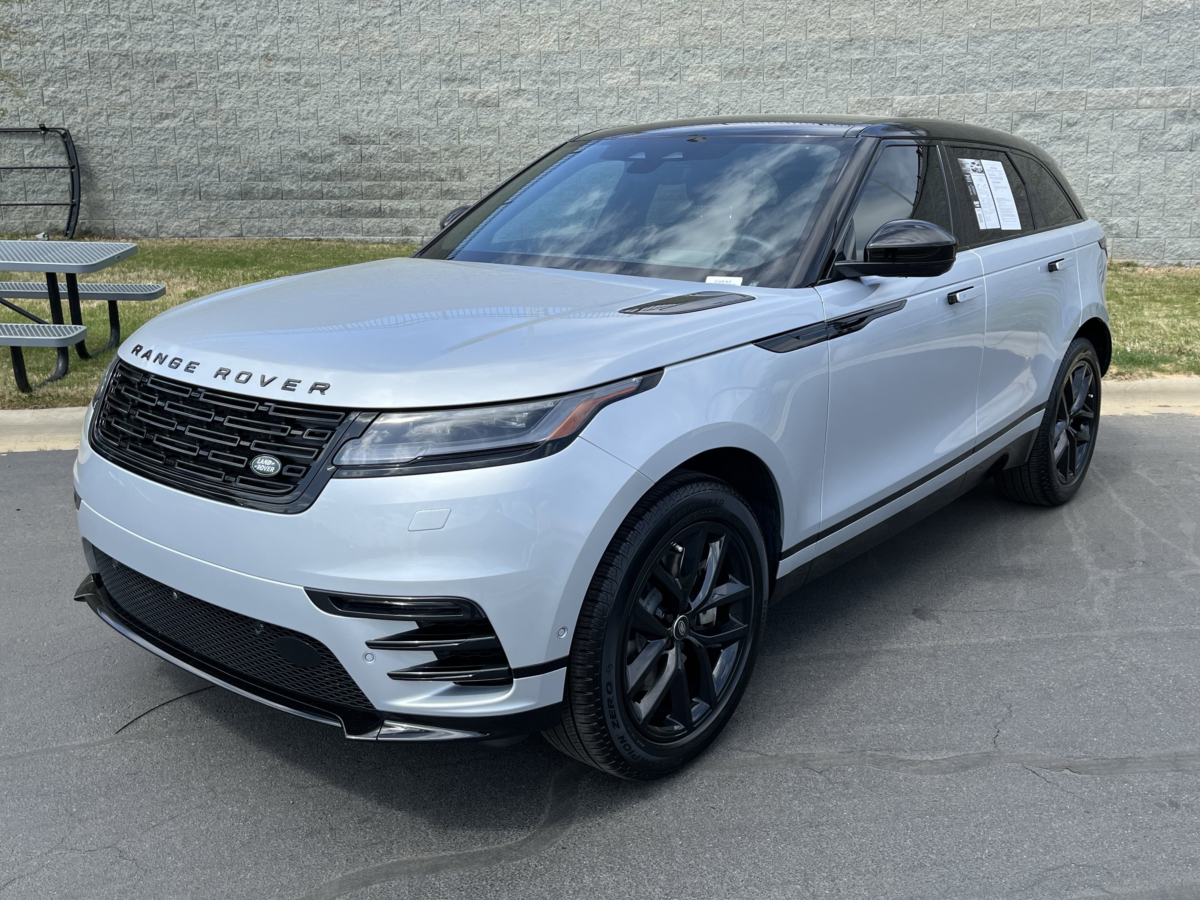 Certified 2025 Land Rover Range Rover Velar Dynamic SE AWD/4WD image 2