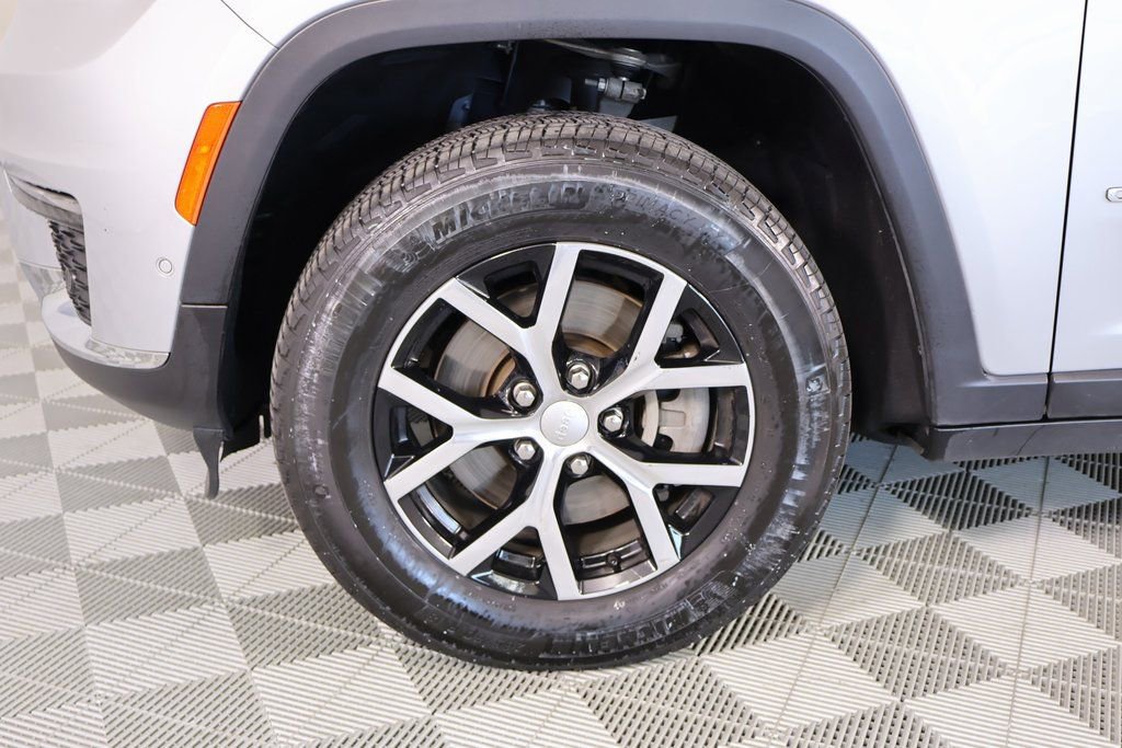 Used 2024 Jeep Grand Cherokee L Limited w/ Luxury Tech Group II image 20