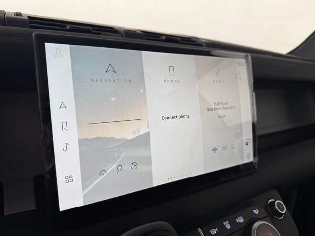 New 2025 Land Rover Defender 110 S AWD/4WD image 28