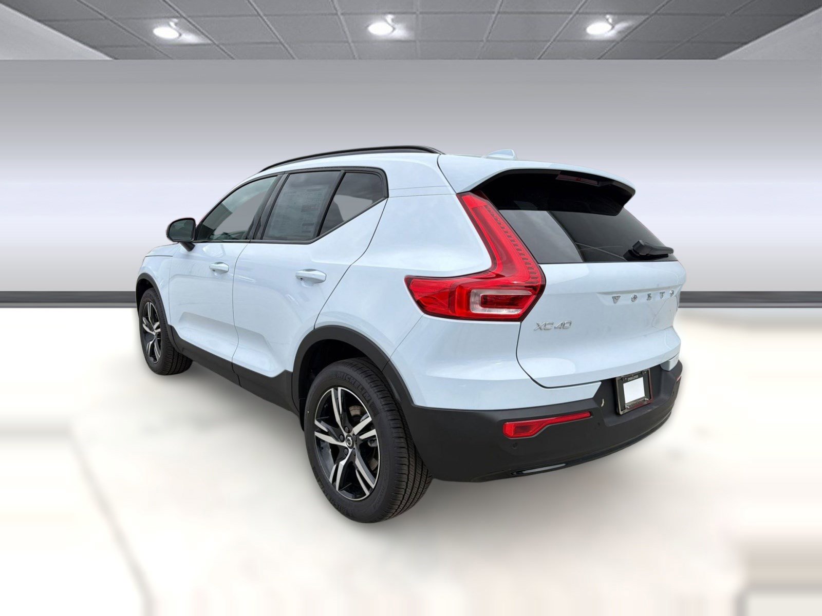 New 2026 Volvo XC40 B4 Core w/ Climate Package FWD image 3