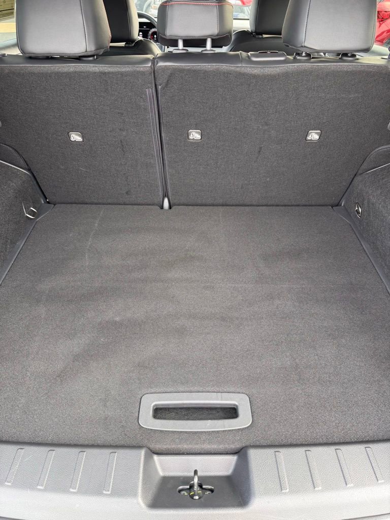 Used 2025 Nissan Kicks SR image 14