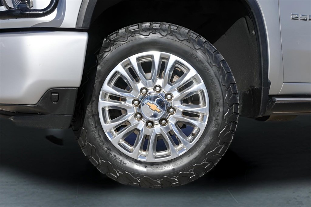 Used 2021 Chevrolet Silverado 2500 High Country w/ Z71 Off-Road Package image 4