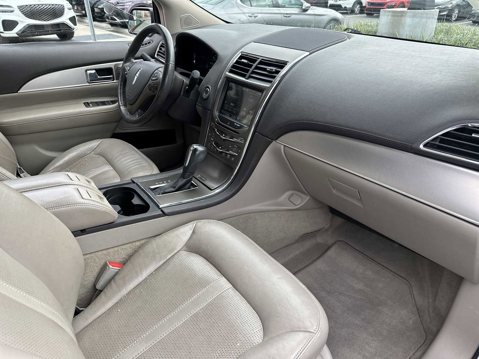 Used 2012 Lincoln MKX FWD w/ Class II Trailer Tow Pkg image 26