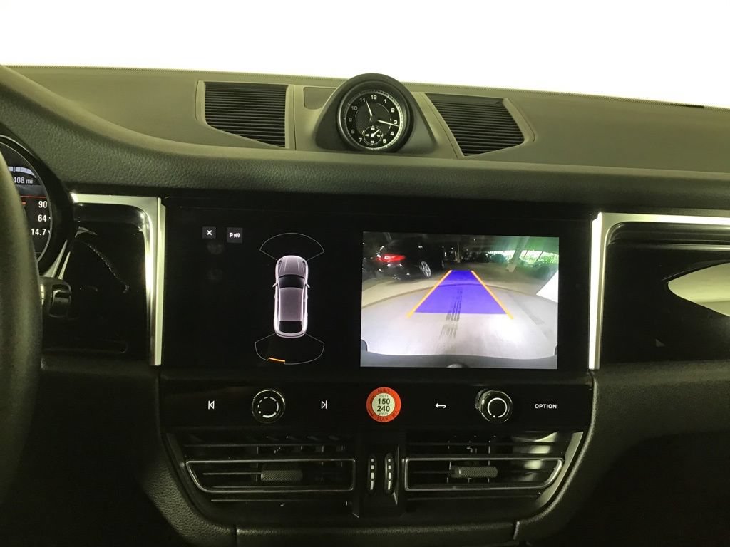 Certified 2024 Porsche Macan AWD/4WD image 36