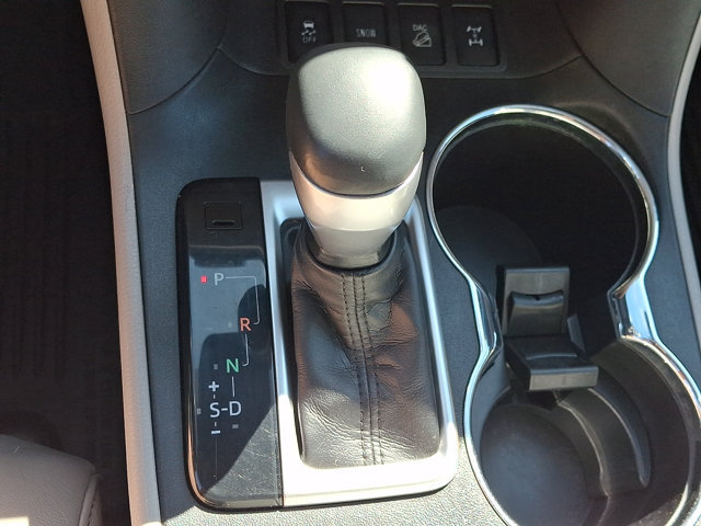 Used 2018 Toyota Highlander Limited AWD/4WD image 16