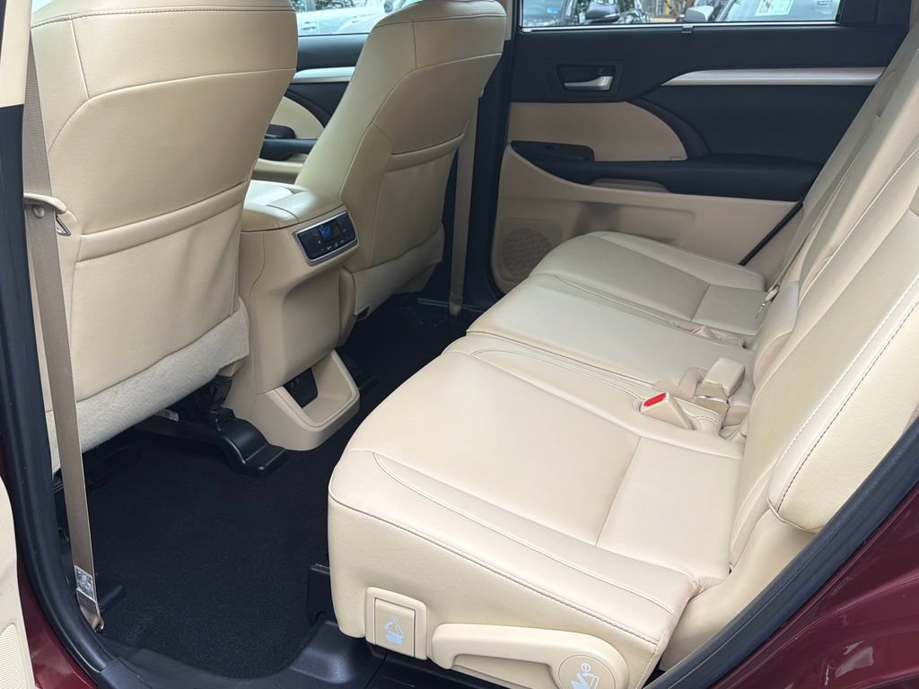 Used 2019 Toyota Highlander XLE AWD/4WD image 20