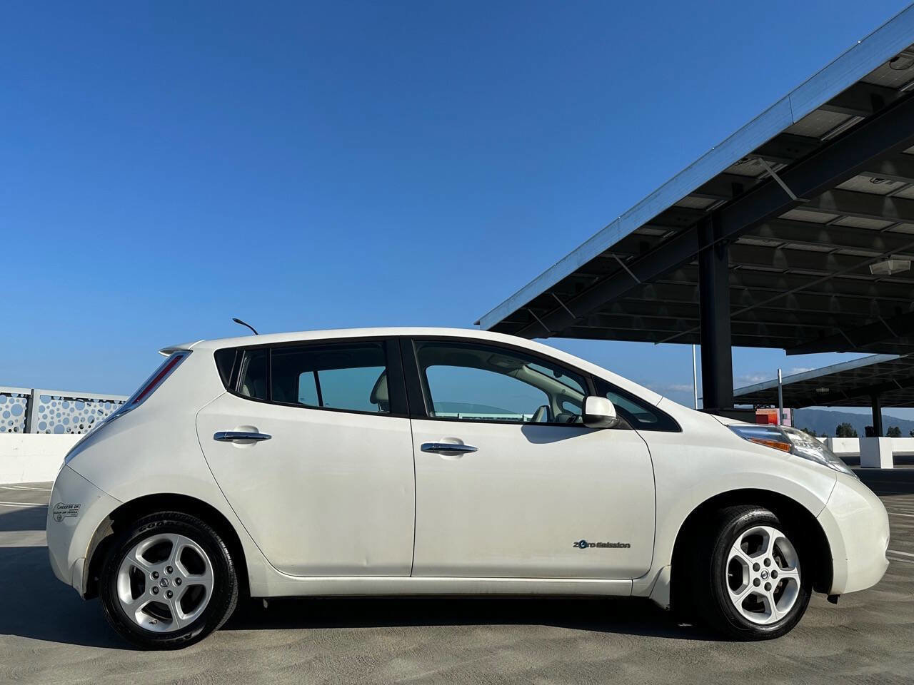 Used 2013 Nissan Leaf SV FWD image 9
