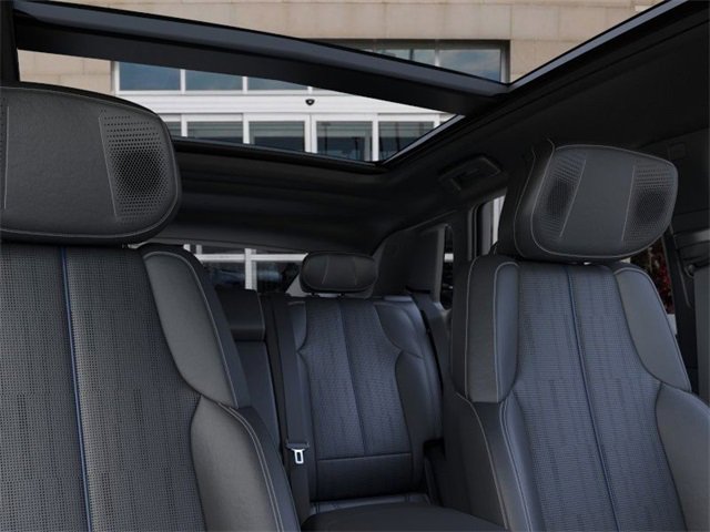 New 2025 Cadillac Lyriq Luxury image 24