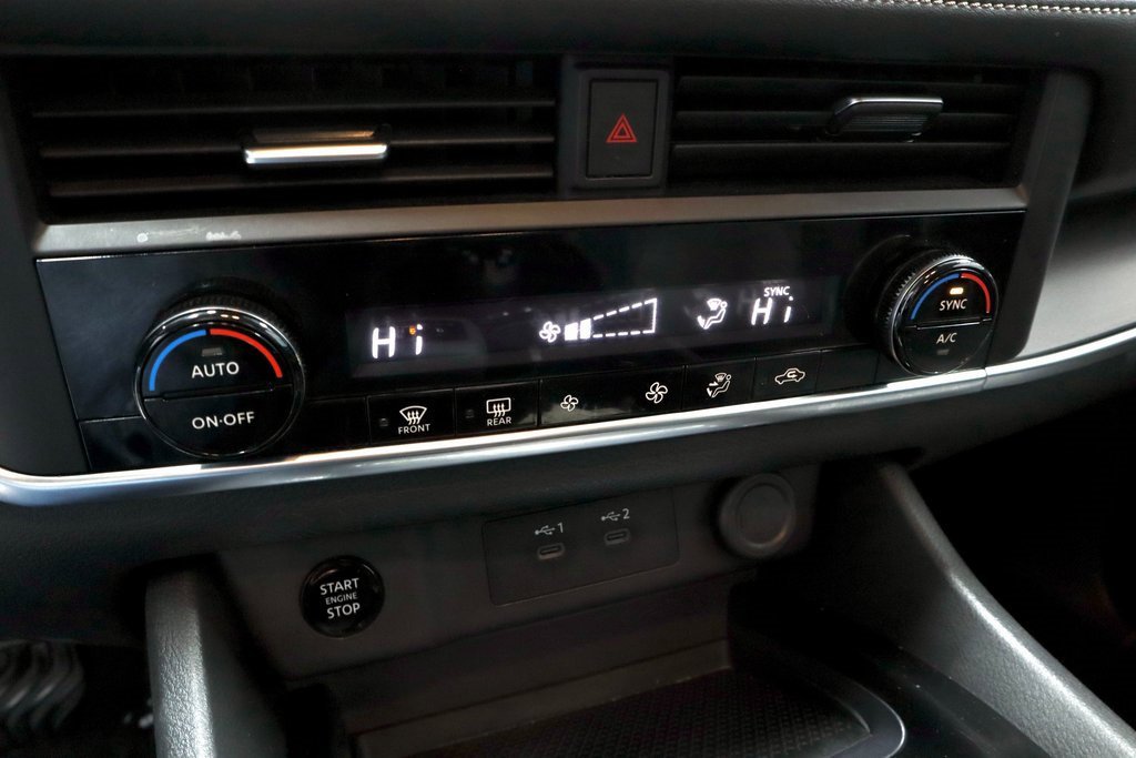 Certified 2024 Nissan Rogue SV image 32