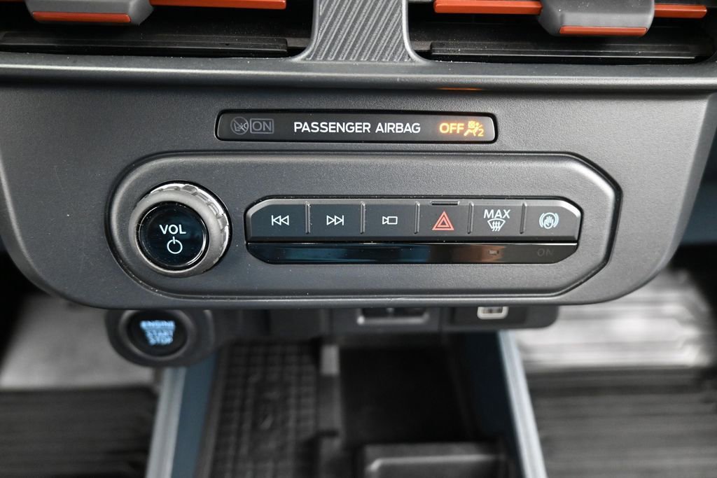 Used 2025 Ford Maverick Lariat AWD/4WD image 17