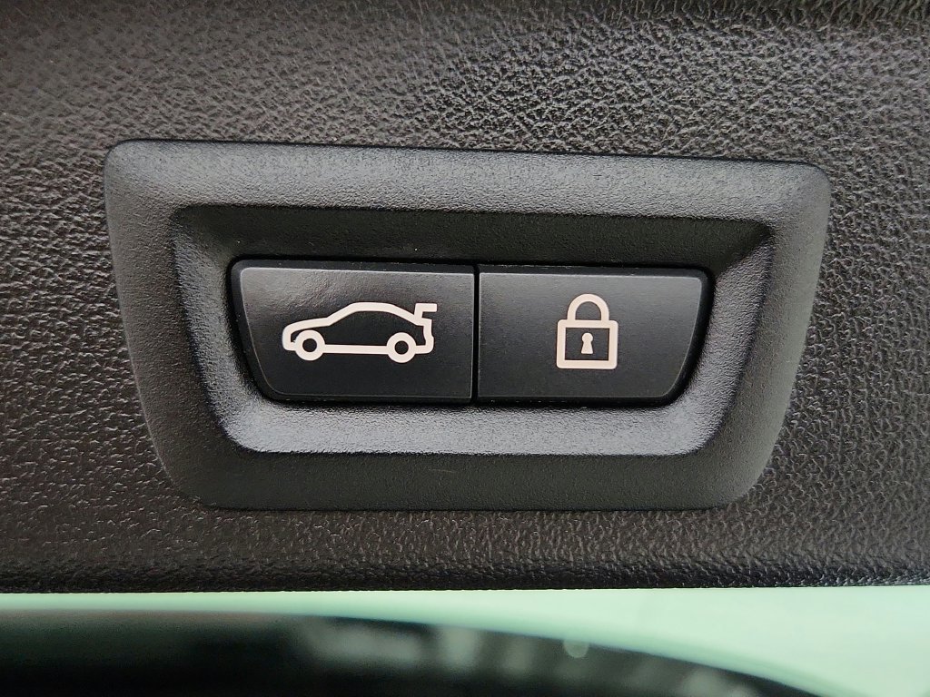 Used 2021 BMW X5 M50i AWD/4WD image 35