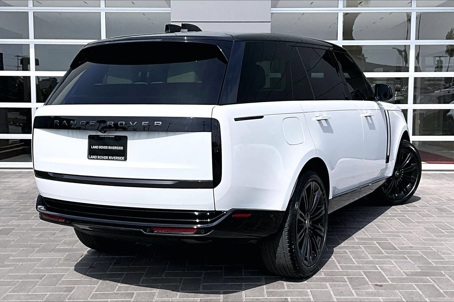 Used 2024 Land Rover Range Rover Long Wheelbase SE AWD/4WD image 12