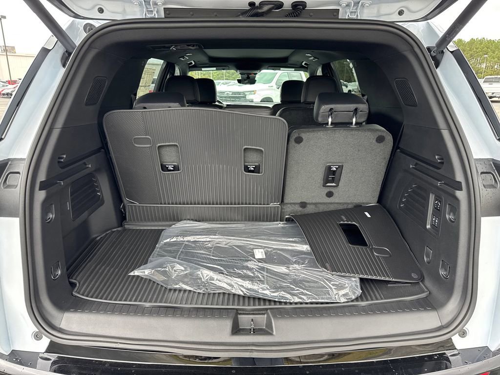 New 2026 Chevrolet Traverse High Country w/ LPO, Floor Liner Package FWD image 19
