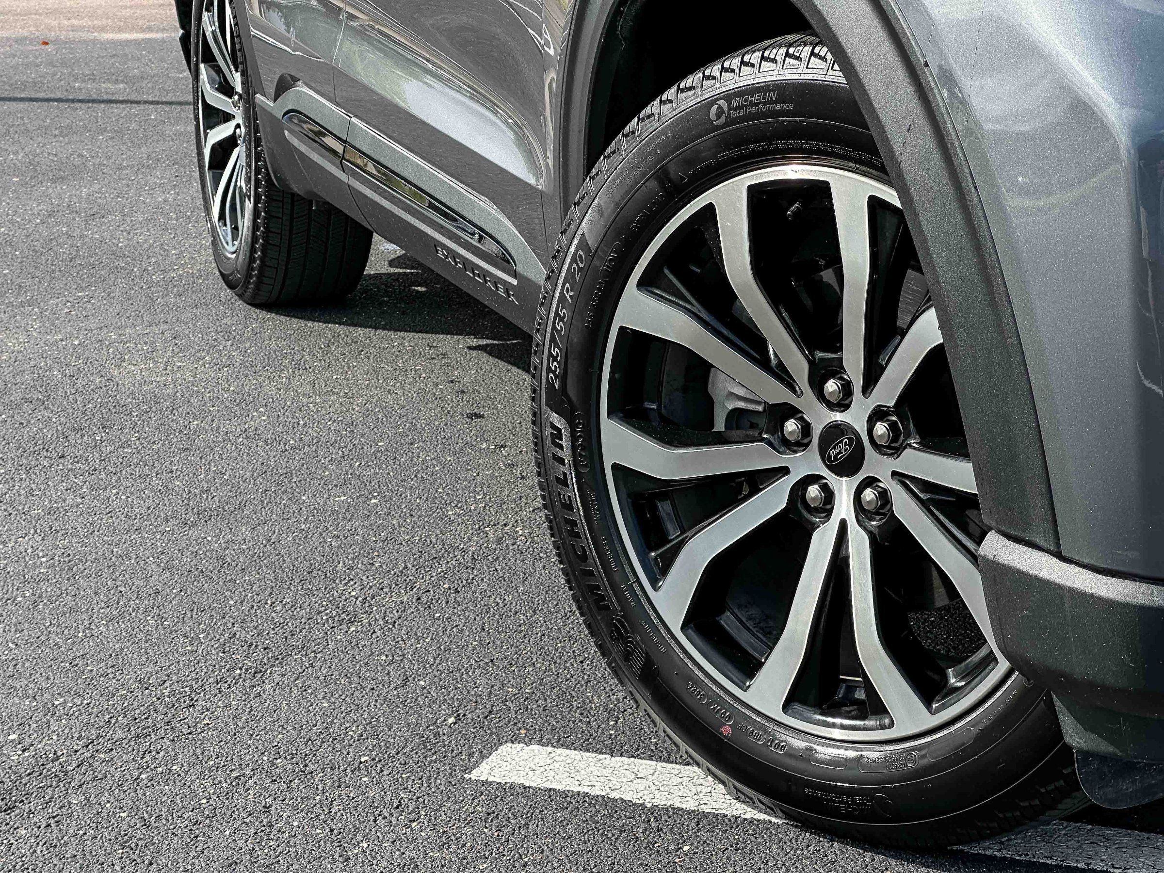 Used 2025 Ford Explorer ST-Line image 3