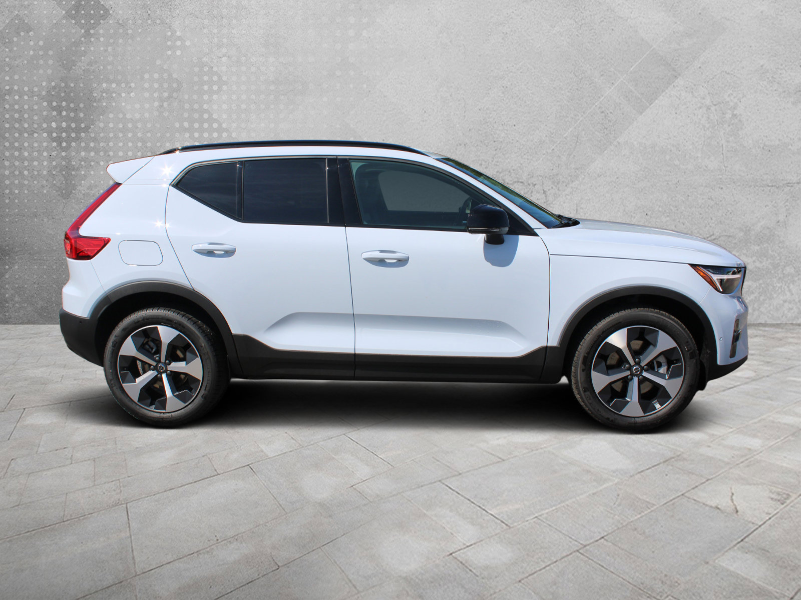 Used 2026 Volvo XC40 B5 Plus w/ Protection Package Premier AWD/4WD image 2