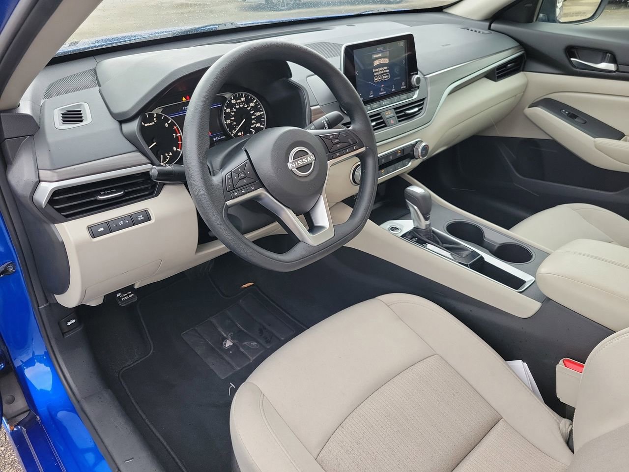 Used 2025 Nissan Altima 2.5 SV image 14