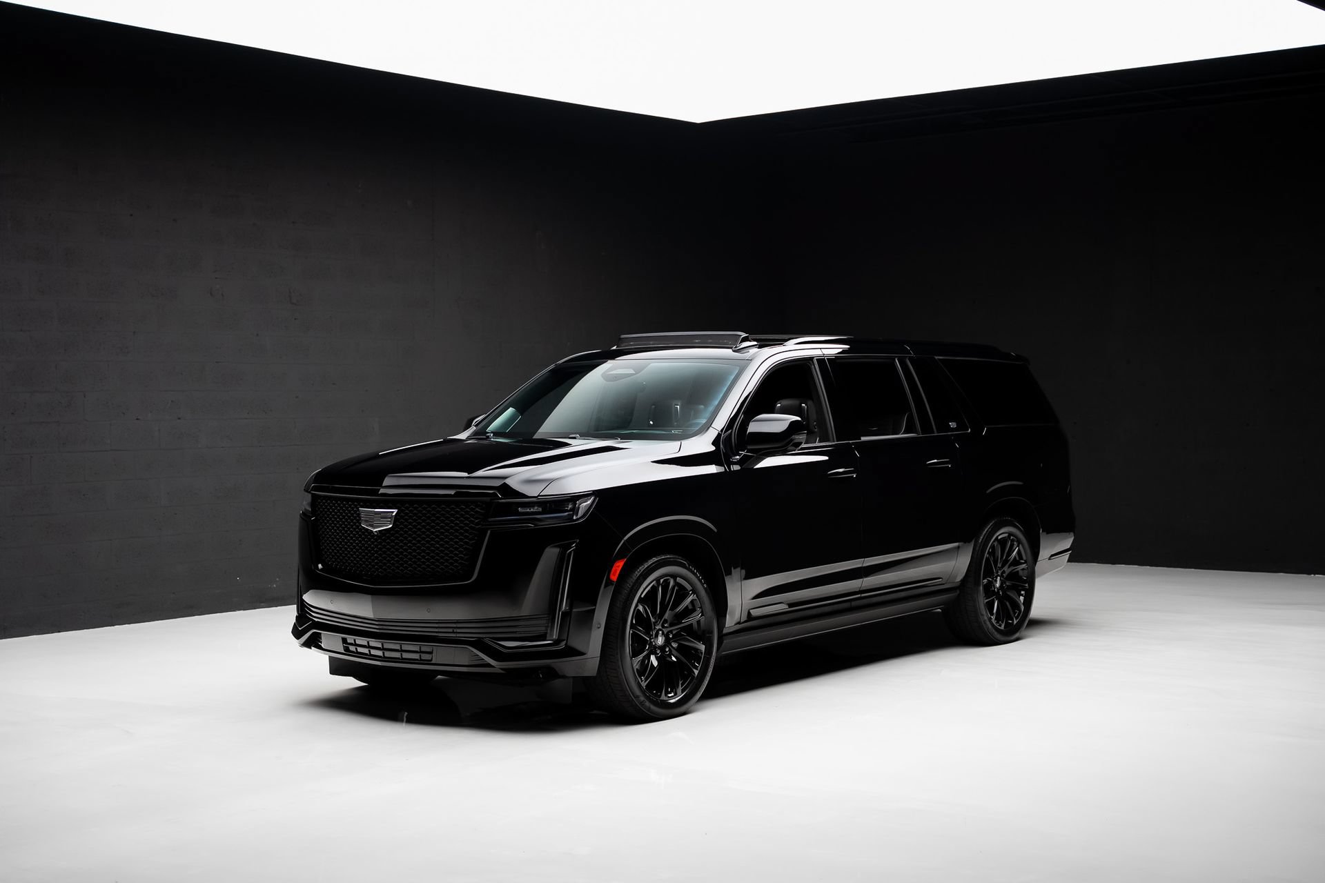 Used 2024 Cadillac Escalade ESV Sport Platinum w/ LPO, ONYX Package AWD/4WD image 4