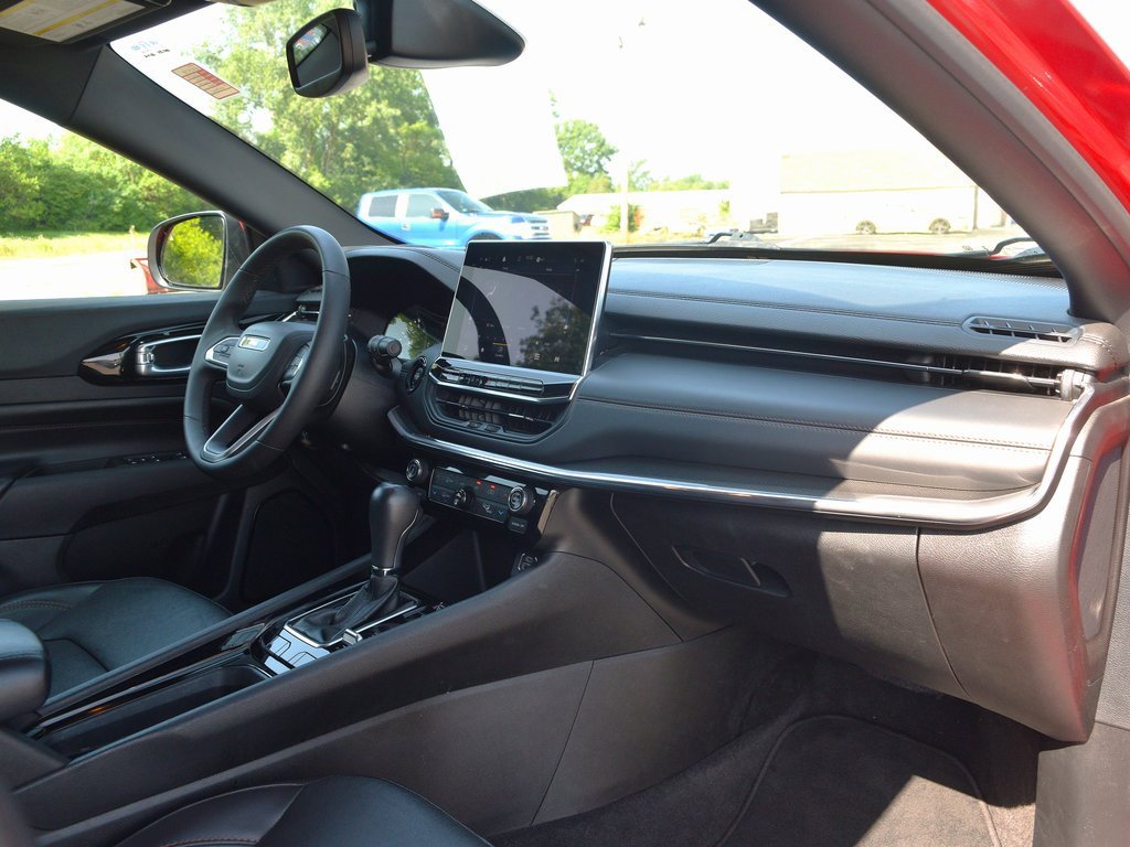 Used 2023 Jeep Compass Limited image 33