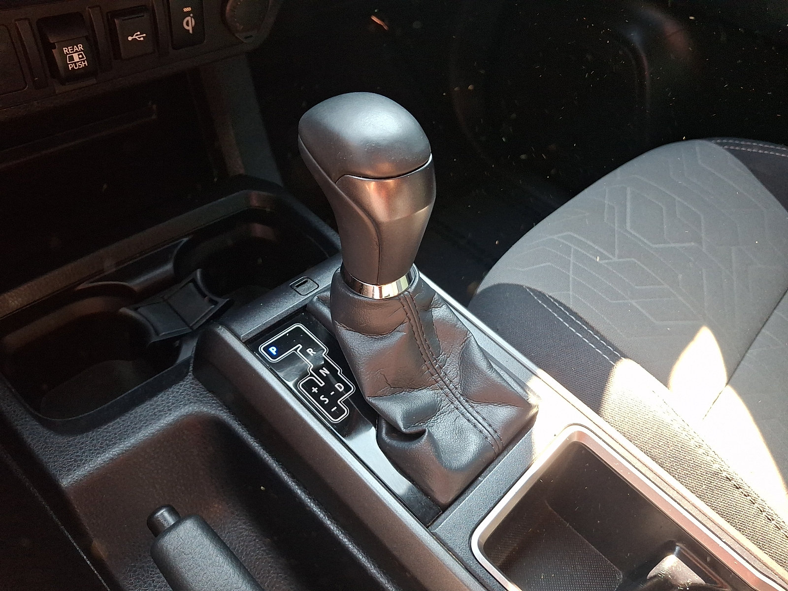 Used 2022 Toyota Tacoma TRD Off-Road AWD/4WD image 15