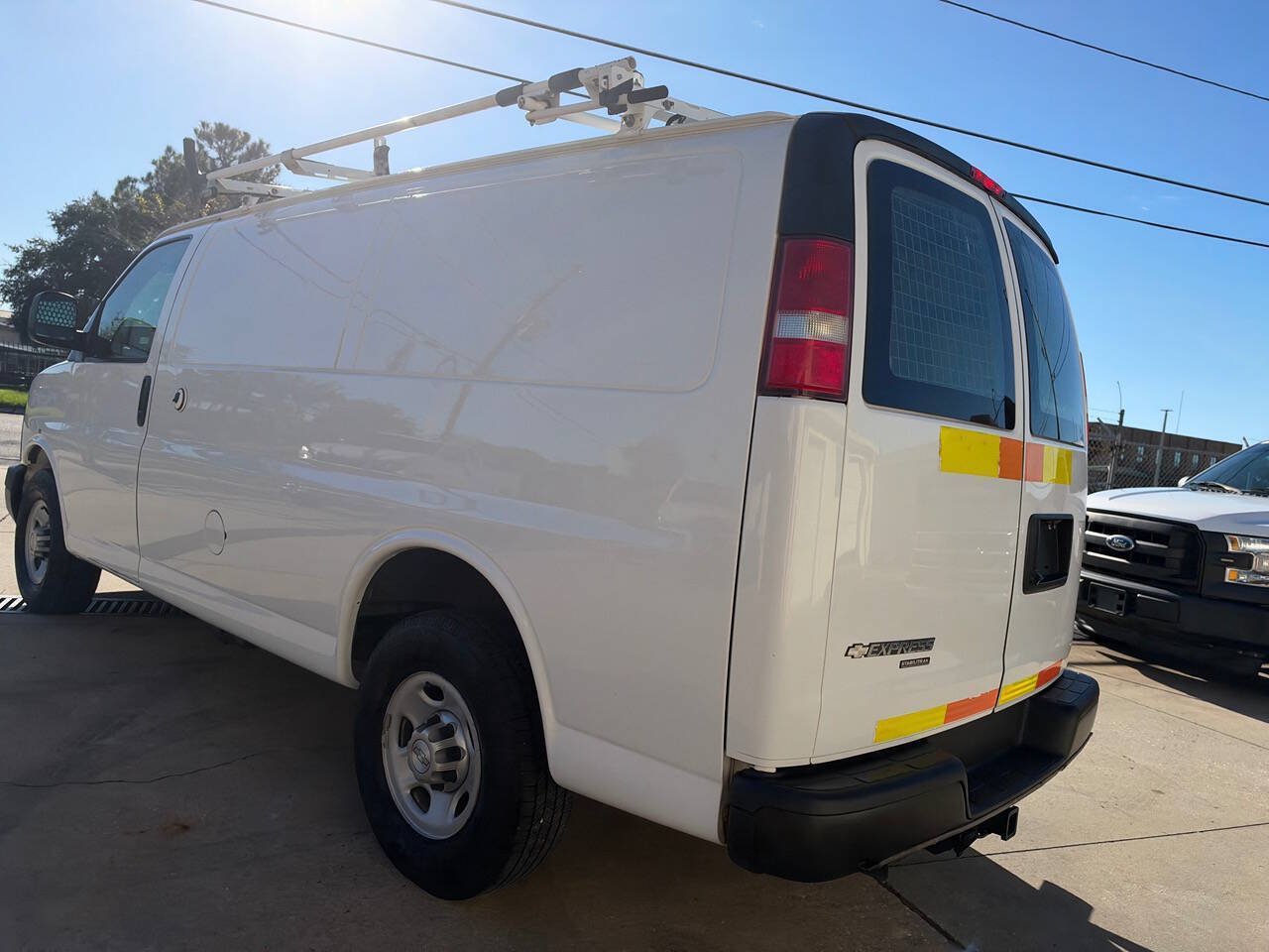 Used 2015 Chevrolet Express 2500 RWD image 18