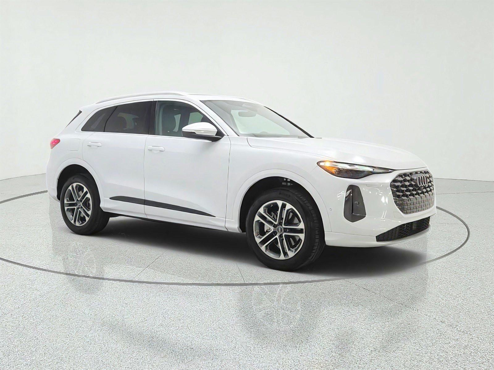 Used 2025 Audi Q5 Premium w/ Convenience Package AWD/4WD image 3