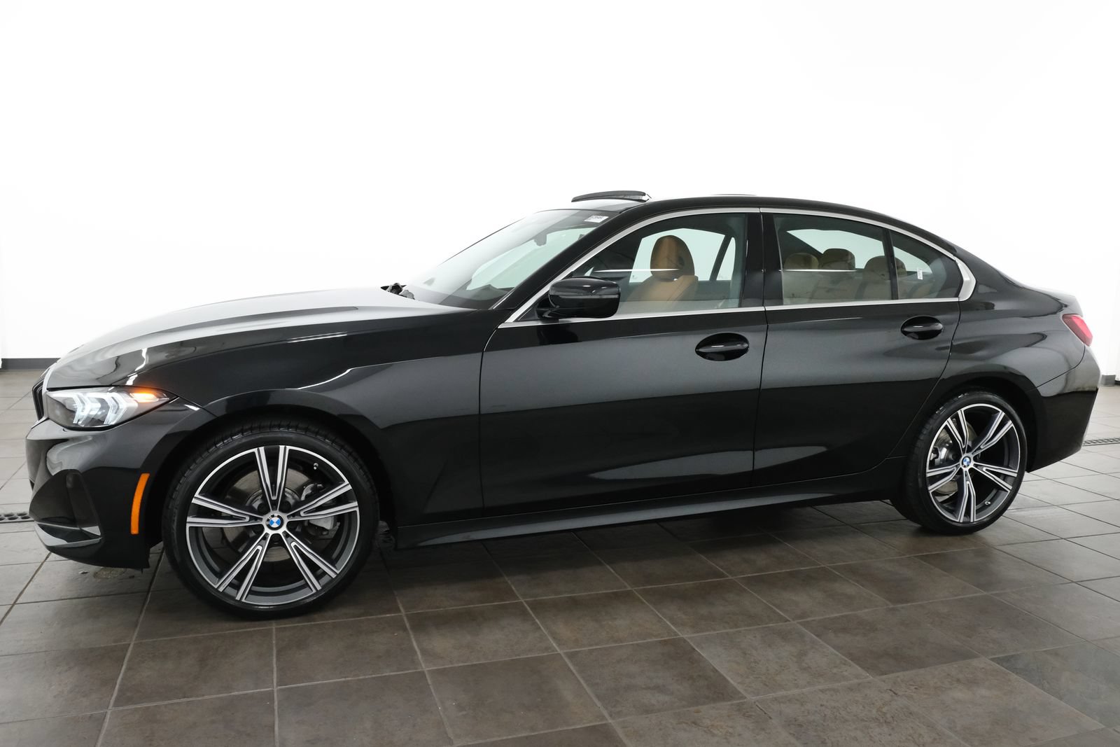 Used 2024 BMW 330i xDrive Sedan w/ Convenience Package AWD/4WD image 2