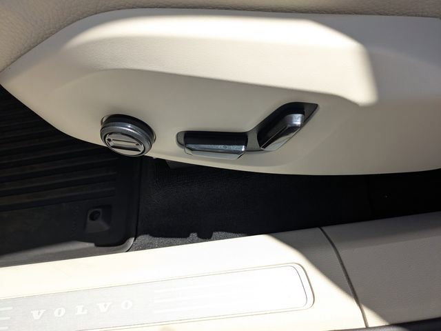 Used 2024 Volvo XC60 B5 Plus w/ Protection Package Premier image 22