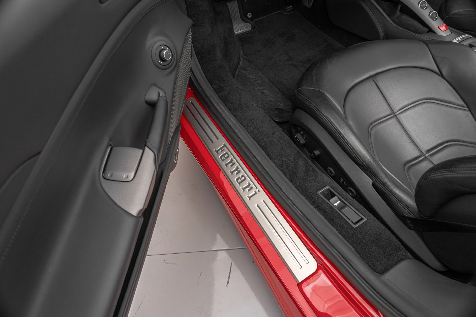 Certified 2018 Ferrari 488 Spider RWD image 39