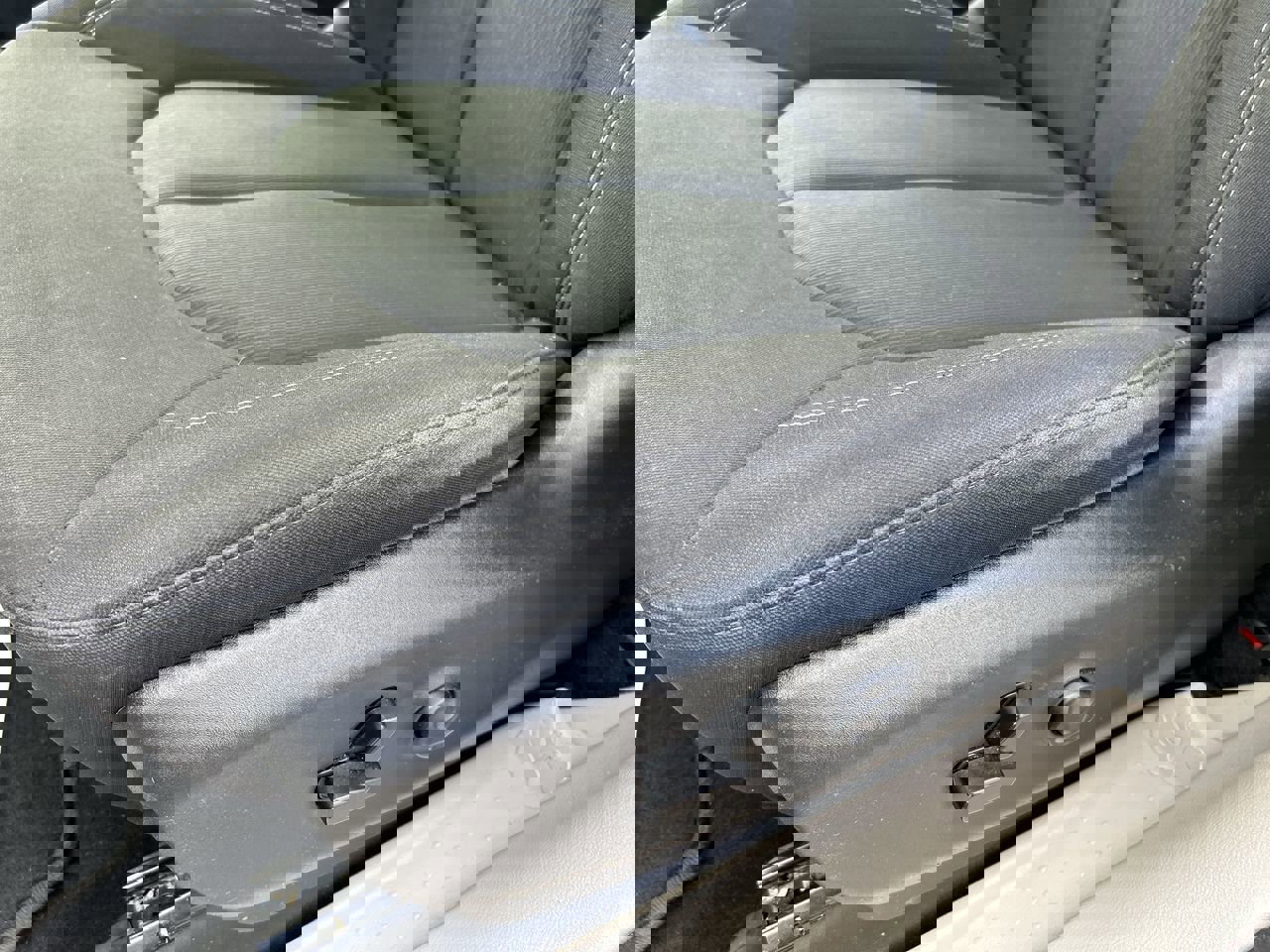 Used 2023 Chrysler Voyager LX image 22