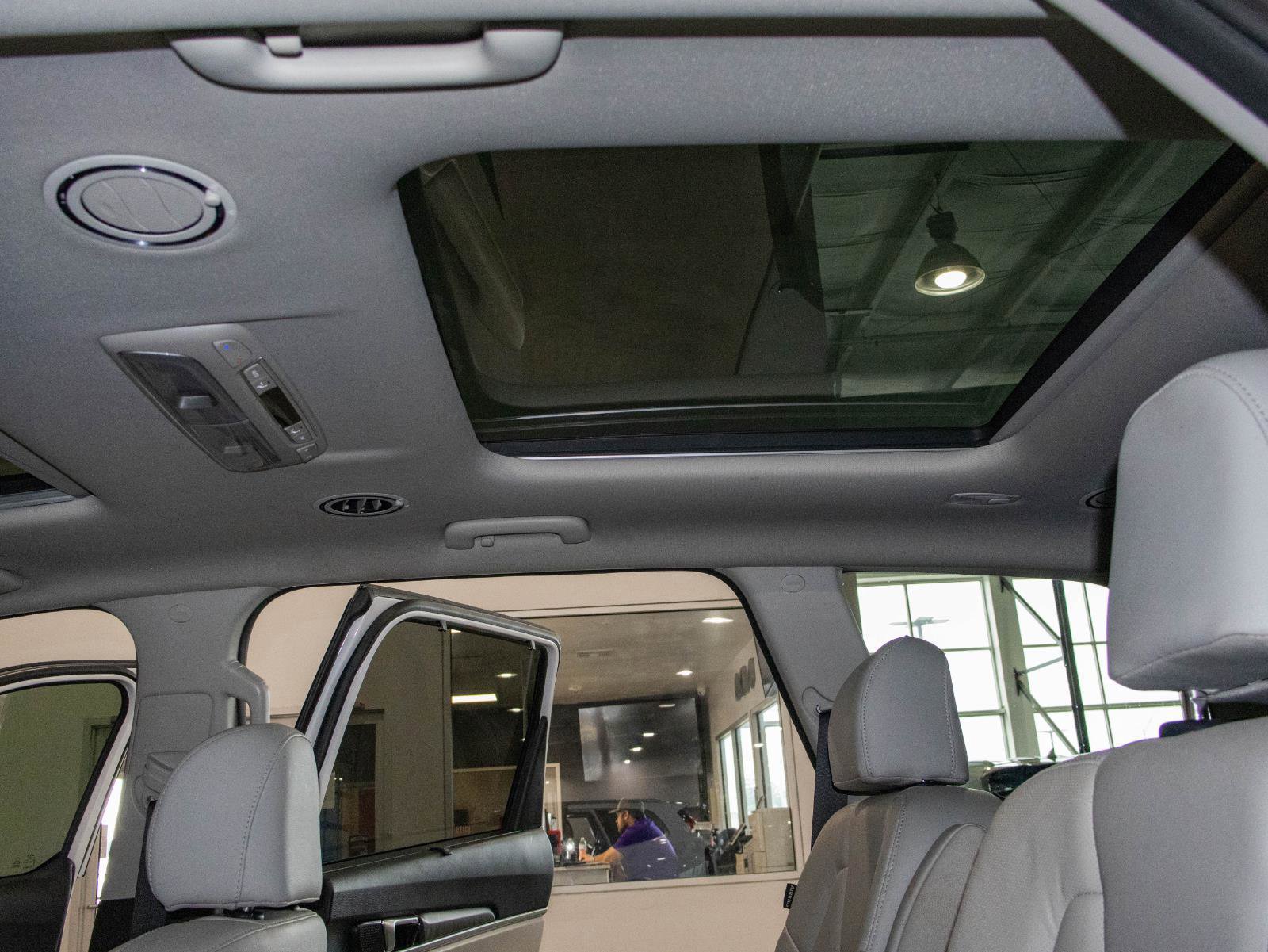 Used 2024 Kia Telluride SX w/ Towing Package AWD/4WD image 15
