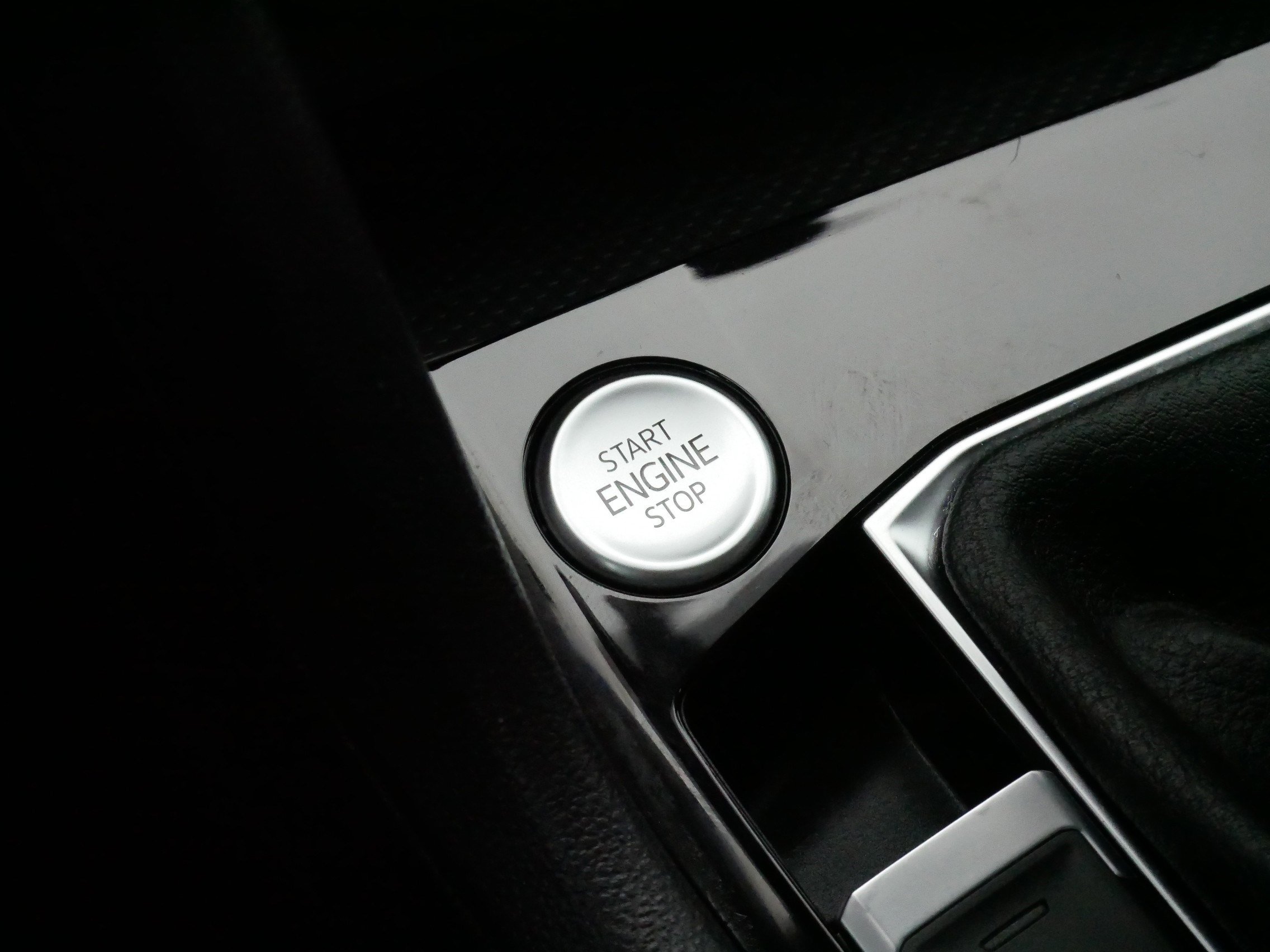 Certified 2022 Volkswagen Taos SEL w/ Panoramic Sunroof Package image 29