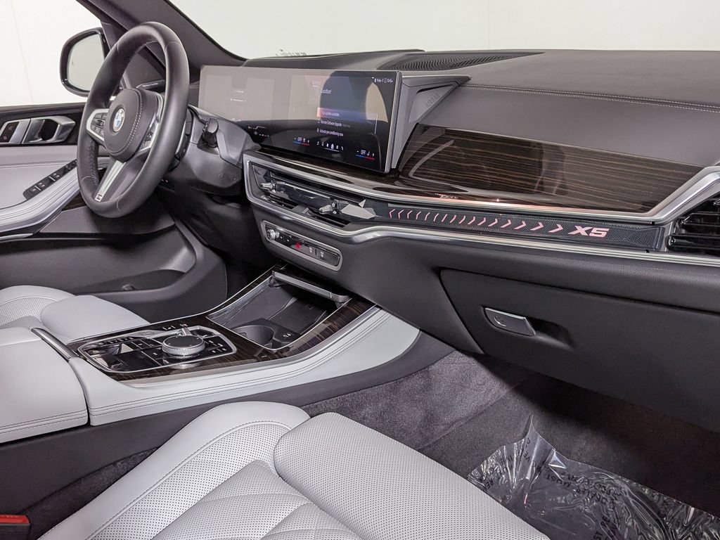 Used 2026 BMW X5 xDrive40i w/ M Sport Package AWD/4WD image 30